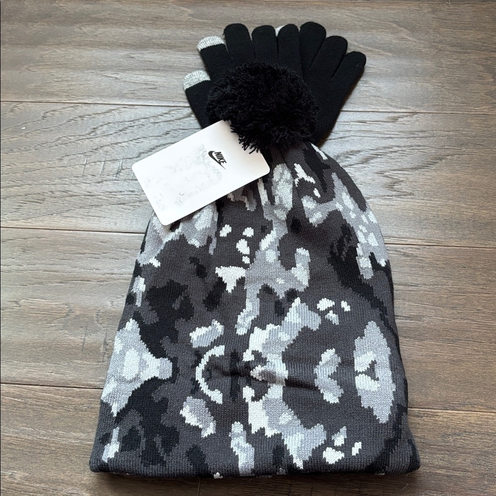 Nike 2 pc. Beanie,touchscreen gloves,knit cuffed,pom pom,tonal logo,warm winter - Picture 3 of 9